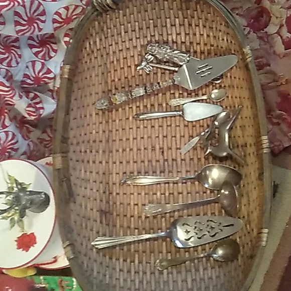 βοΈ  VINTAGE Large WOVEN BASKET WOOD HANDLES& REINFORCE - Picture 3 of 16